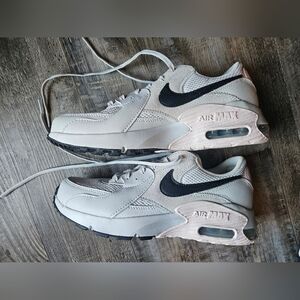 Women's Nike Air Max Excee Size 9